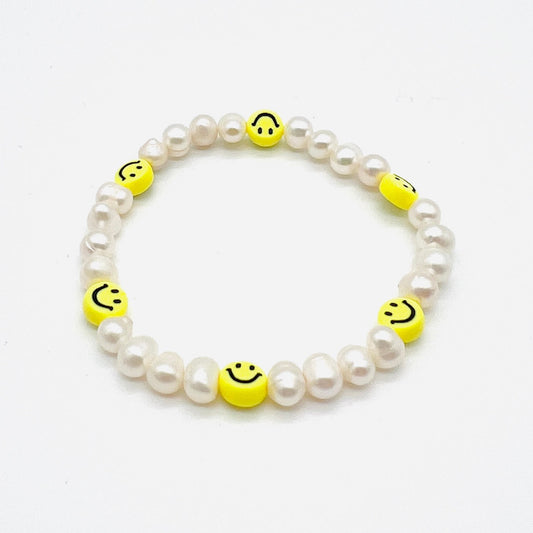 Armband aus Süsswasserperlen mit gelben Smileys