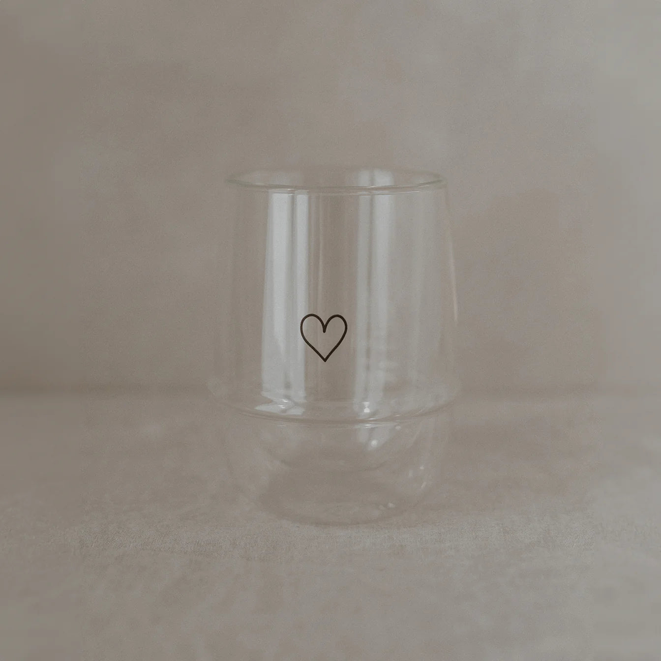Doppelwandiges Glas von Eulenschnitt mit Herz in schwarz