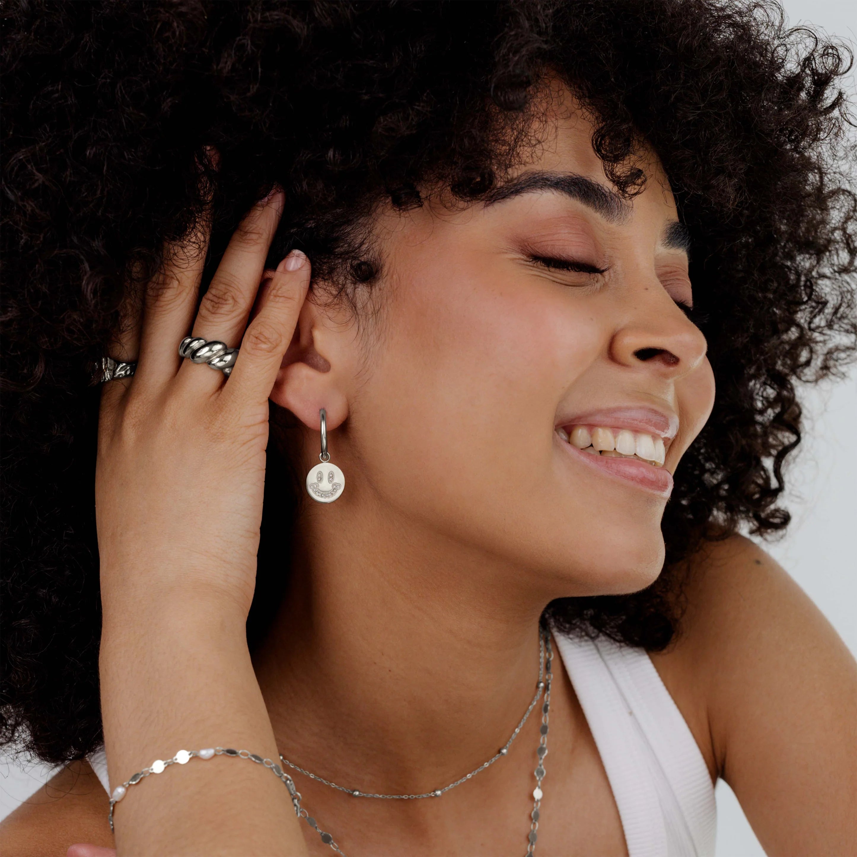 Smiley Hoop Ohrringe, Dazzling gold / silber
