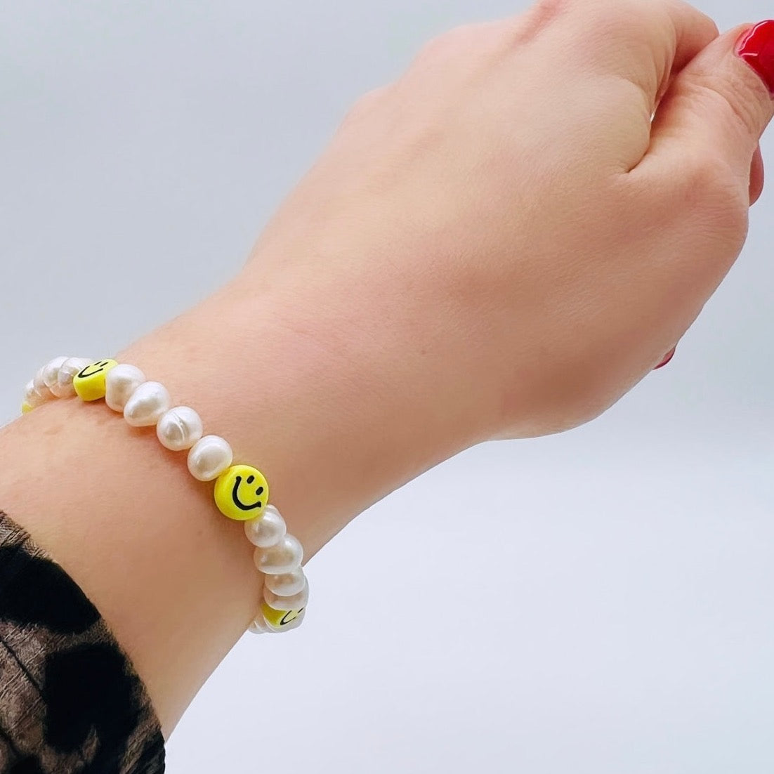 Armband aus Süsswasserperlen mit gelben Smileys