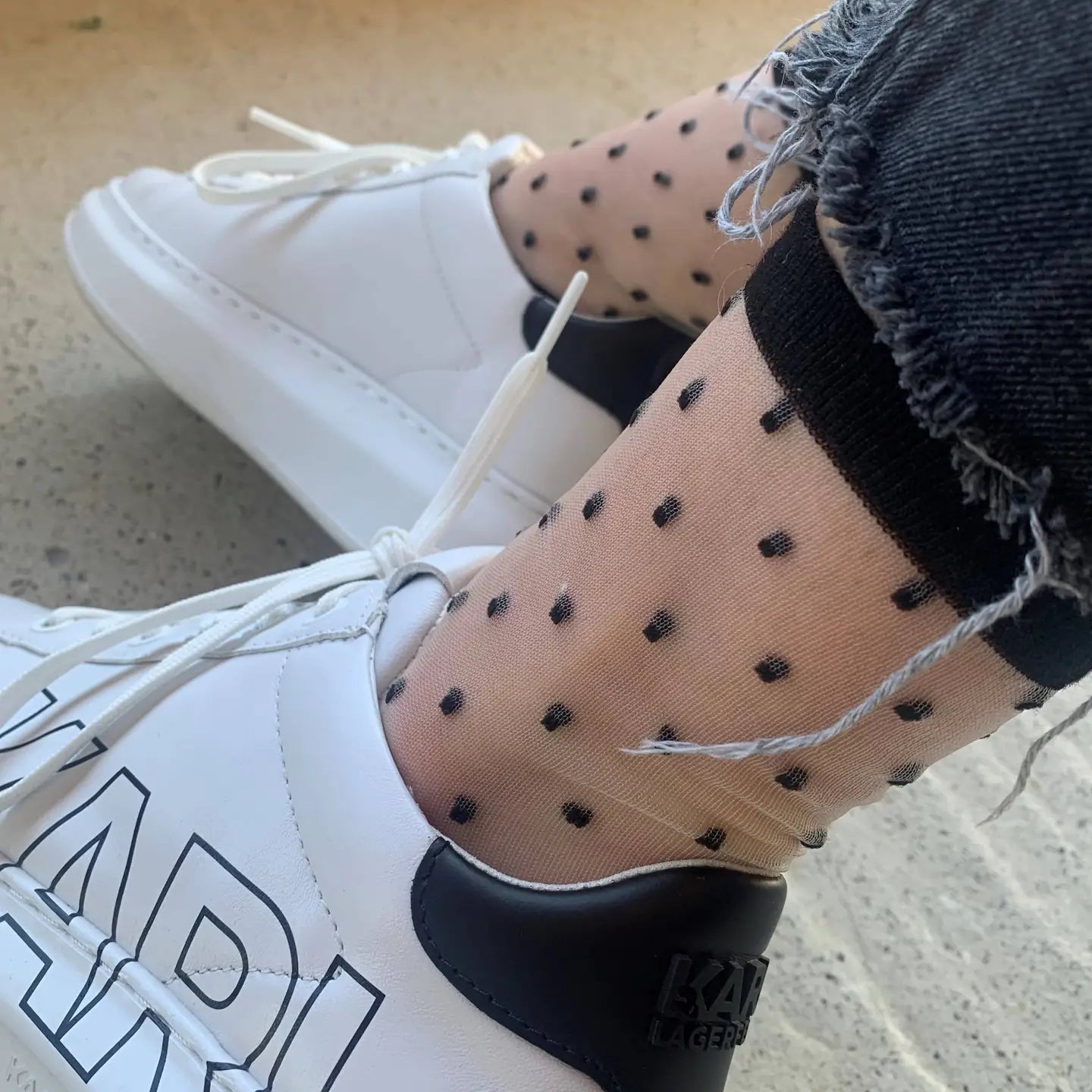 Transparente Pünktchen Socken