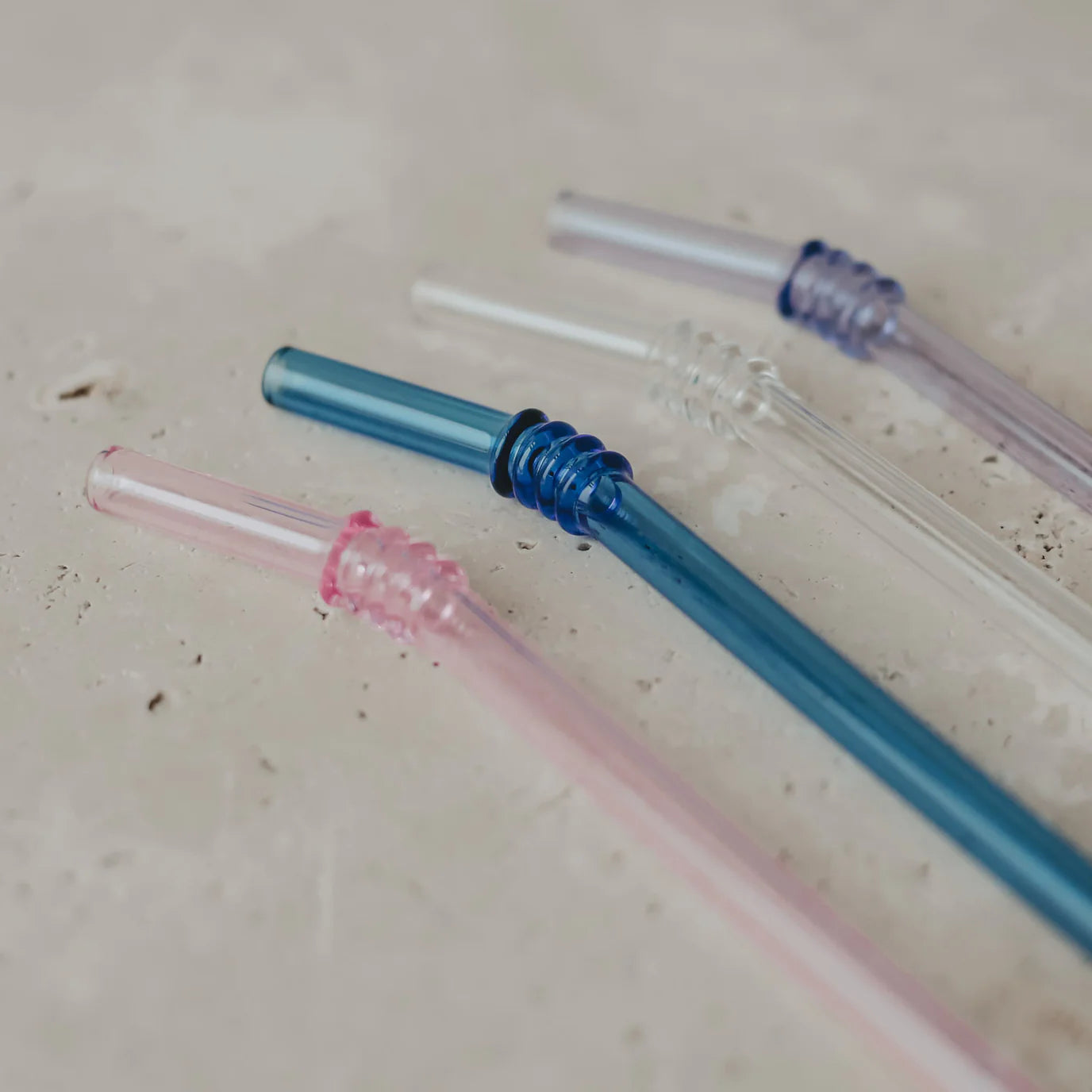 Geknickte Trinkhalme aus Glas, 4er Set